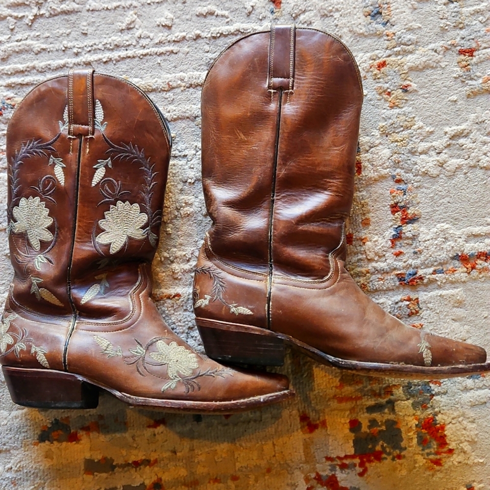 Brown Floral Embroidered Leather Boots